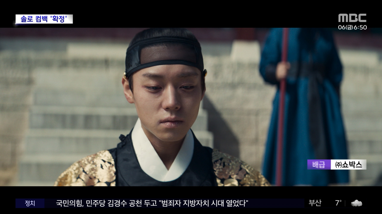 노란 수영복에 섹시한 몸매 어필하는 존예 처자