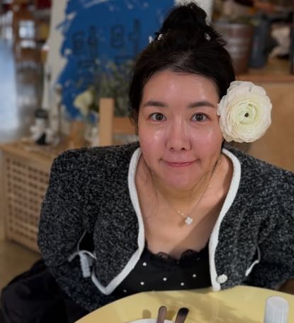 노란 수영복에 섹시한 몸매 어필하는 존예 처자