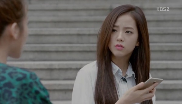 노란 수영복에 섹시한 몸매 어필하는 존예 처자