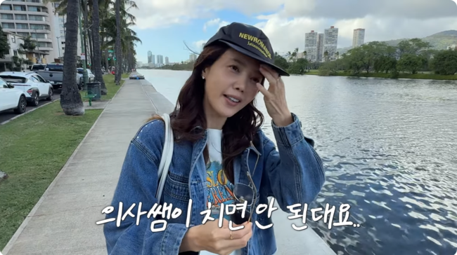 노란 수영복에 섹시한 몸매 어필하는 존예 처자