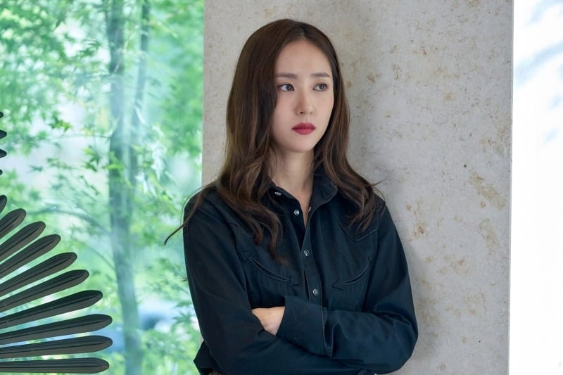 노란 수영복에 섹시한 몸매 어필하는 존예 처자