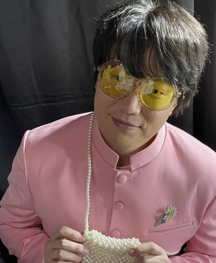 노란 수영복에 섹시한 몸매 어필하는 존예 처자