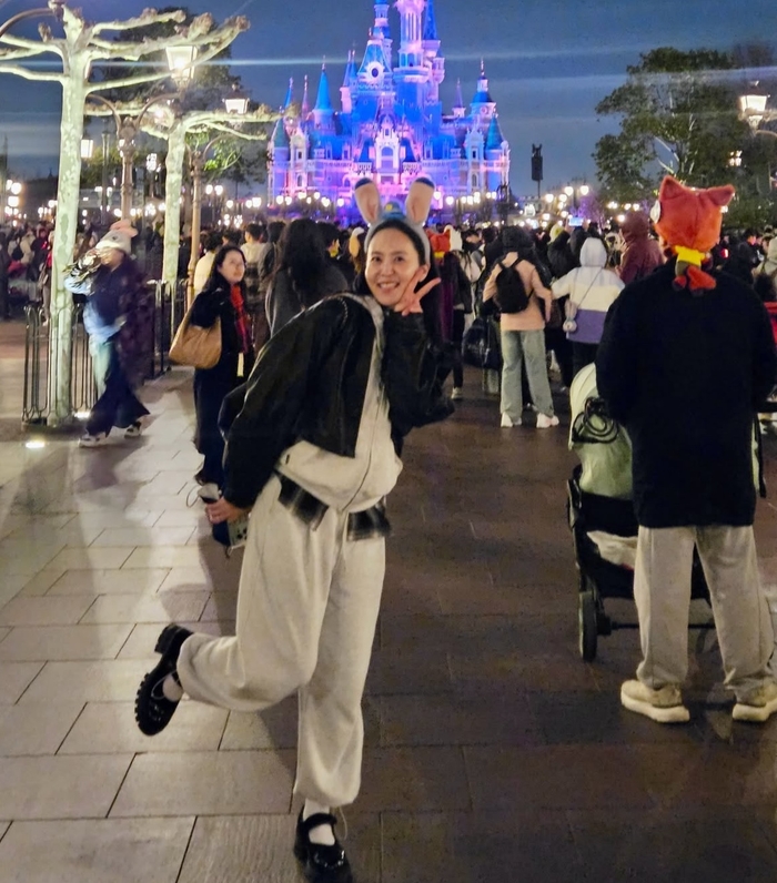 노란 수영복에 섹시한 몸매 어필하는 존예 처자