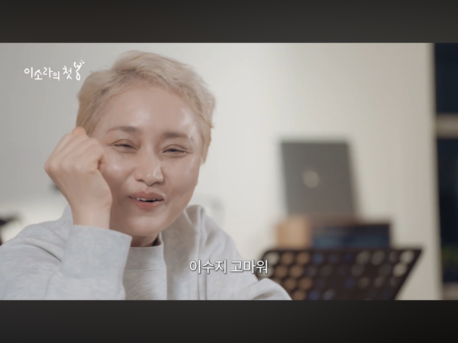 노란 수영복에 섹시한 몸매 어필하는 존예 처자