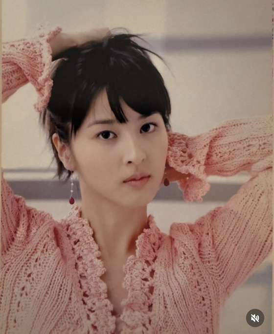 노란 수영복에 섹시한 몸매 어필하는 존예 처자