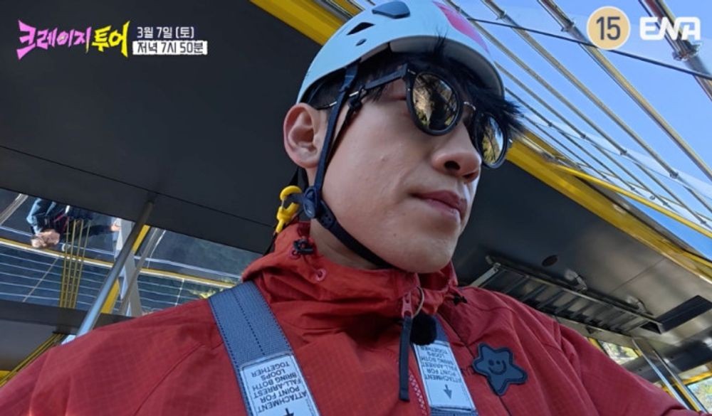 노란 수영복에 섹시한 몸매 어필하는 존예 처자