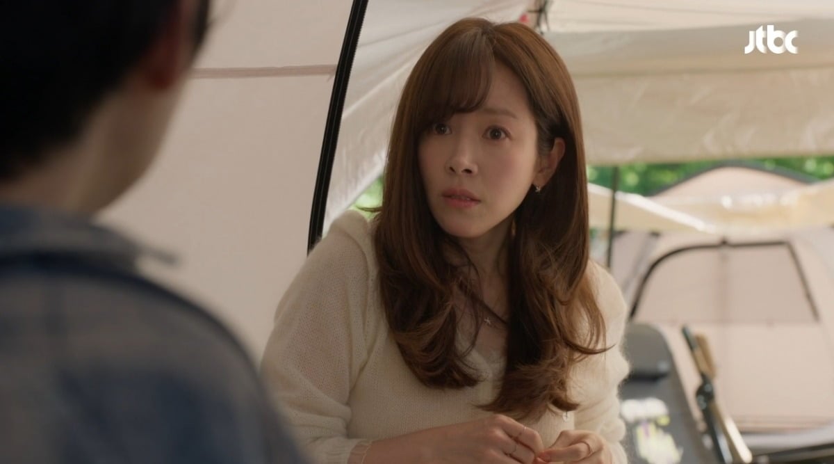 노란 수영복에 섹시한 몸매 어필하는 존예 처자