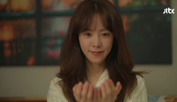 노란 수영복에 섹시한 몸매 어필하는 존예 처자