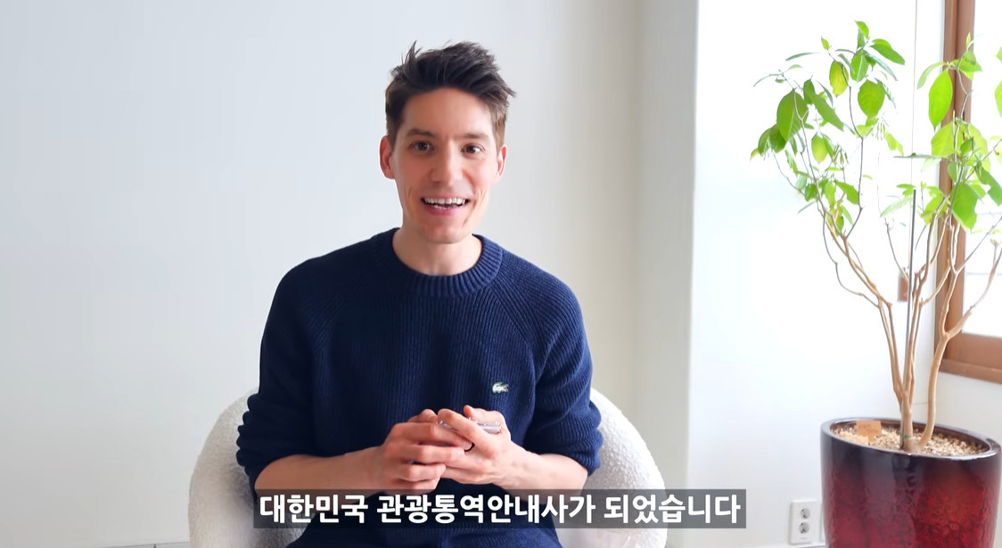 노란 수영복에 섹시한 몸매 어필하는 존예 처자