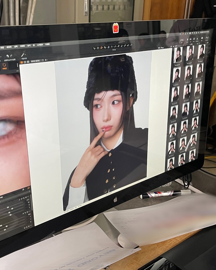 노란 수영복에 섹시한 몸매 어필하는 존예 처자