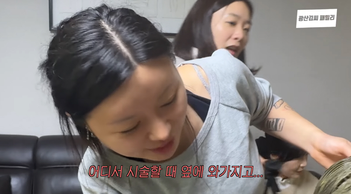 노란 수영복에 섹시한 몸매 어필하는 존예 처자