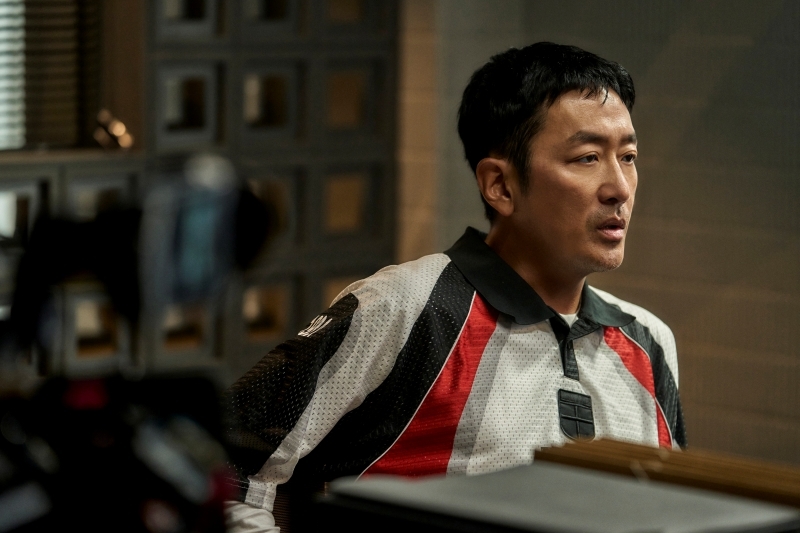 노란 수영복에 섹시한 몸매 어필하는 존예 처자