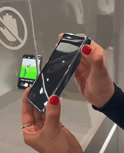 삼성이 MWC26에서 선보인 ‘슬라이더블’ 디스플레이 콘셉 스마트폰  [유튜브(@androidauthority2)]