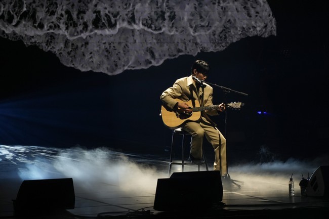 노란 수영복에 섹시한 몸매 어필하는 존예 처자