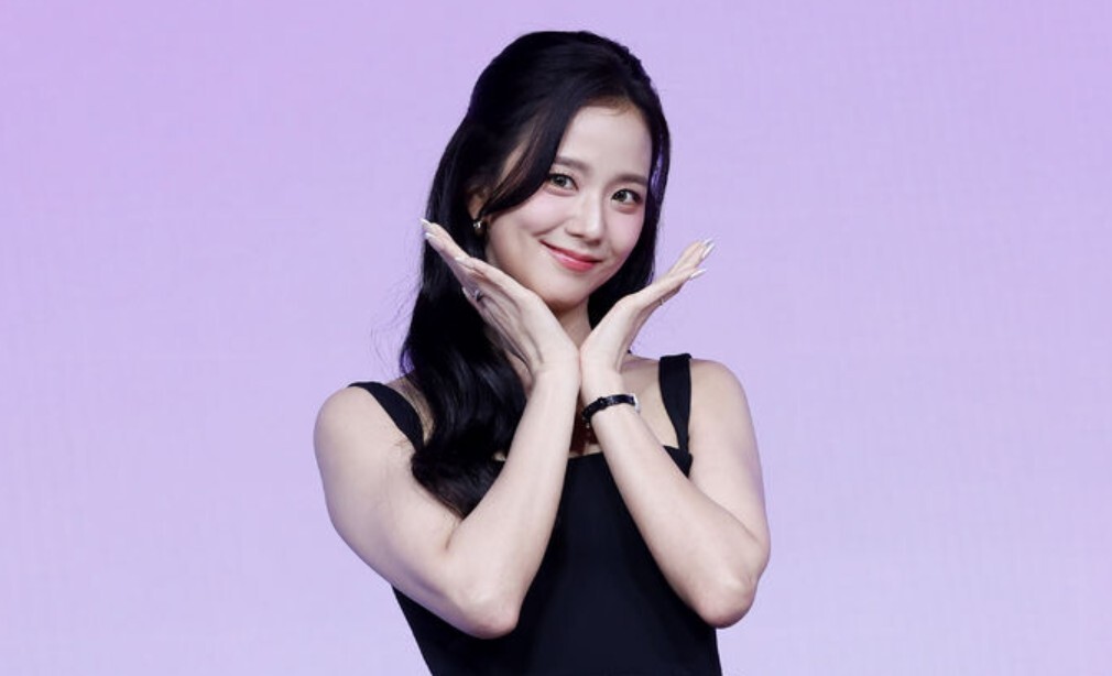 노란 수영복에 섹시한 몸매 어필하는 존예 처자