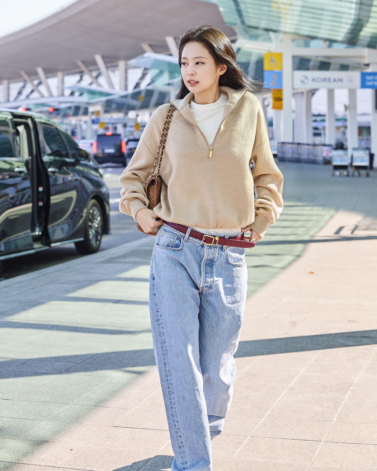 노란 수영복에 섹시한 몸매 어필하는 존예 처자