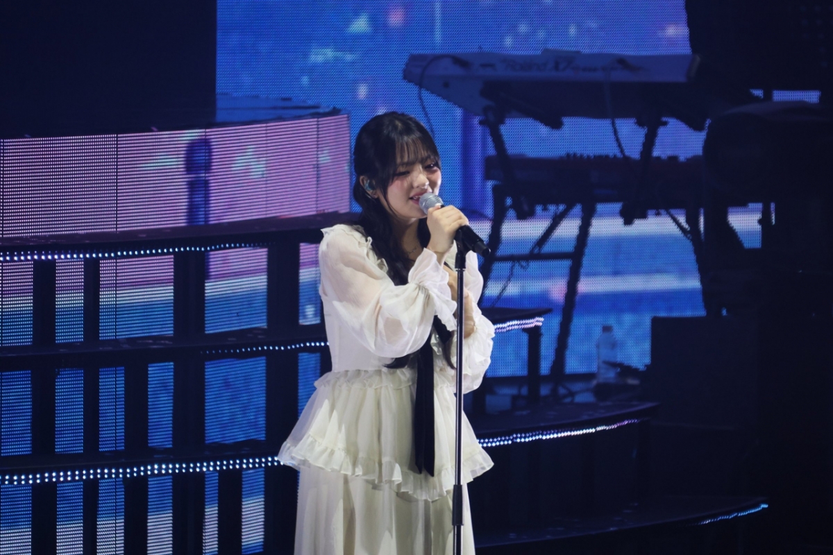 노란 수영복에 섹시한 몸매 어필하는 존예 처자