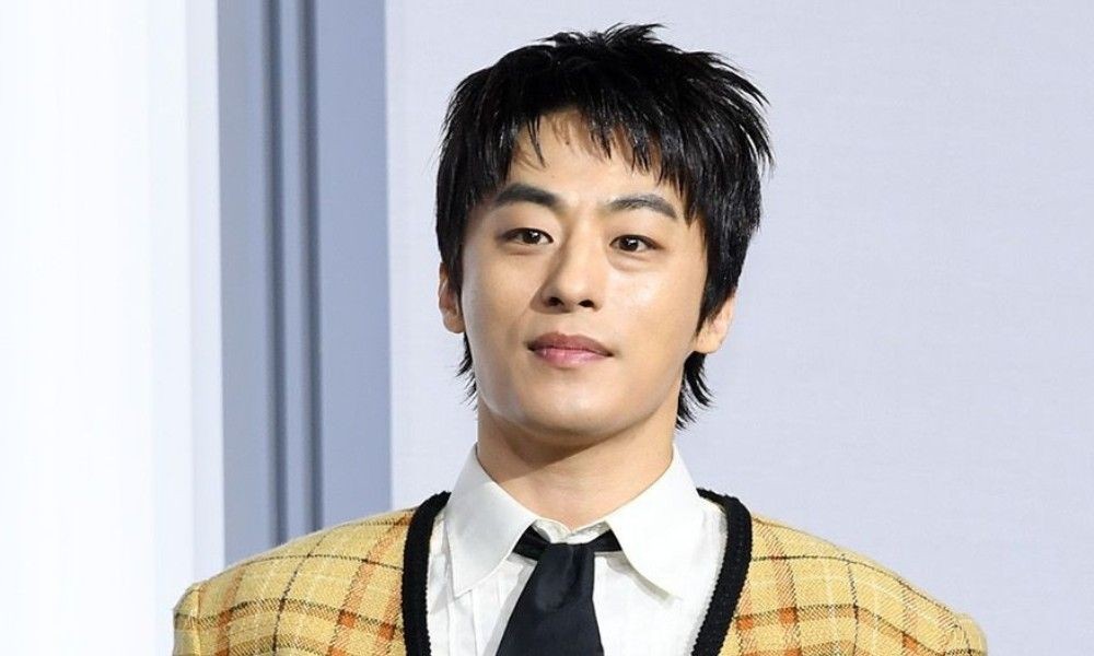 노란 수영복에 섹시한 몸매 어필하는 존예 처자