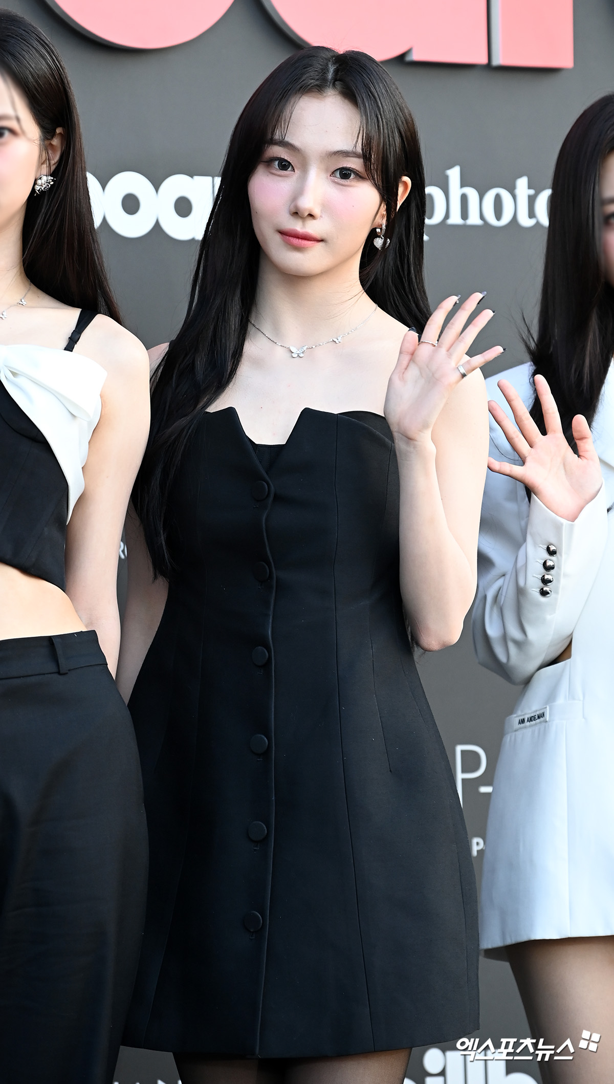 노란 수영복에 섹시한 몸매 어필하는 존예 처자