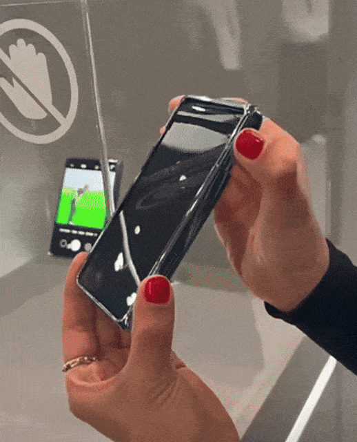 삼성이 올해 MWC26에서 선보인 ‘슬라이더블’ 디스플레이 콘셉 스마트폰 [유튜브(@androidauthority2)]