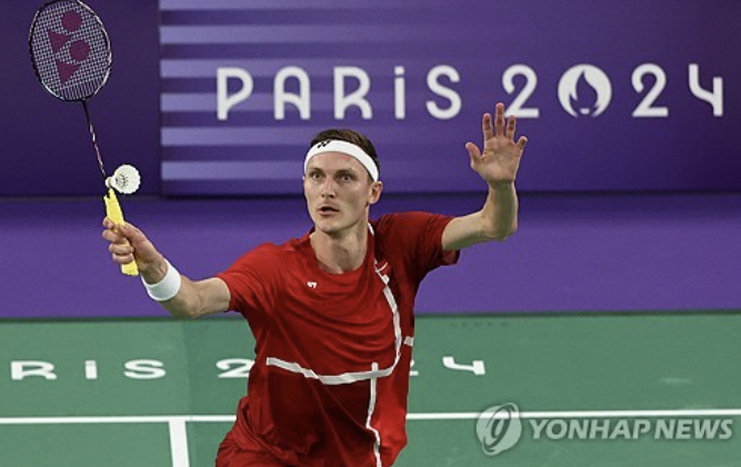 Viktor Axelsen in action