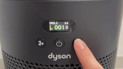 LCD 화면을 통해 실내 공기 질과 초미세먼지·미세먼지 수치, 필터 수명 등을 확인할 수 있다. 장보경 기자