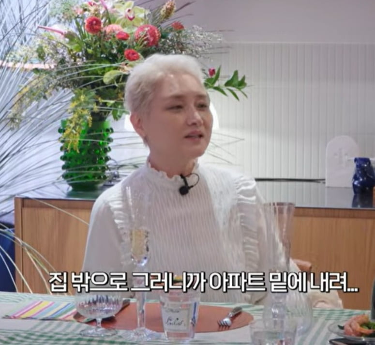 노란 수영복에 섹시한 몸매 어필하는 존예 처자