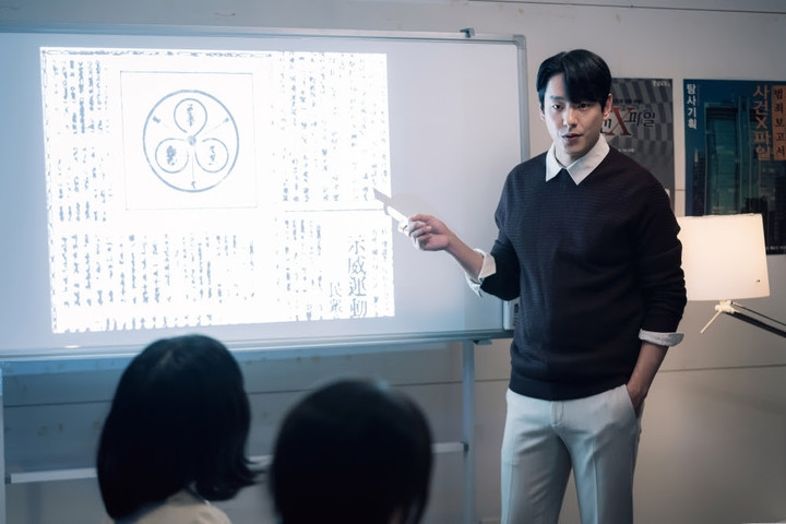 노란 수영복에 섹시한 몸매 어필하는 존예 처자