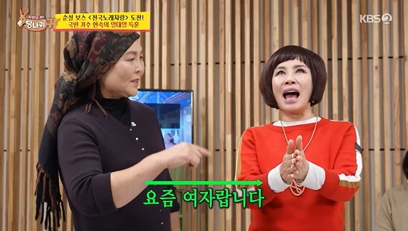 노란 수영복에 섹시한 몸매 어필하는 존예 처자