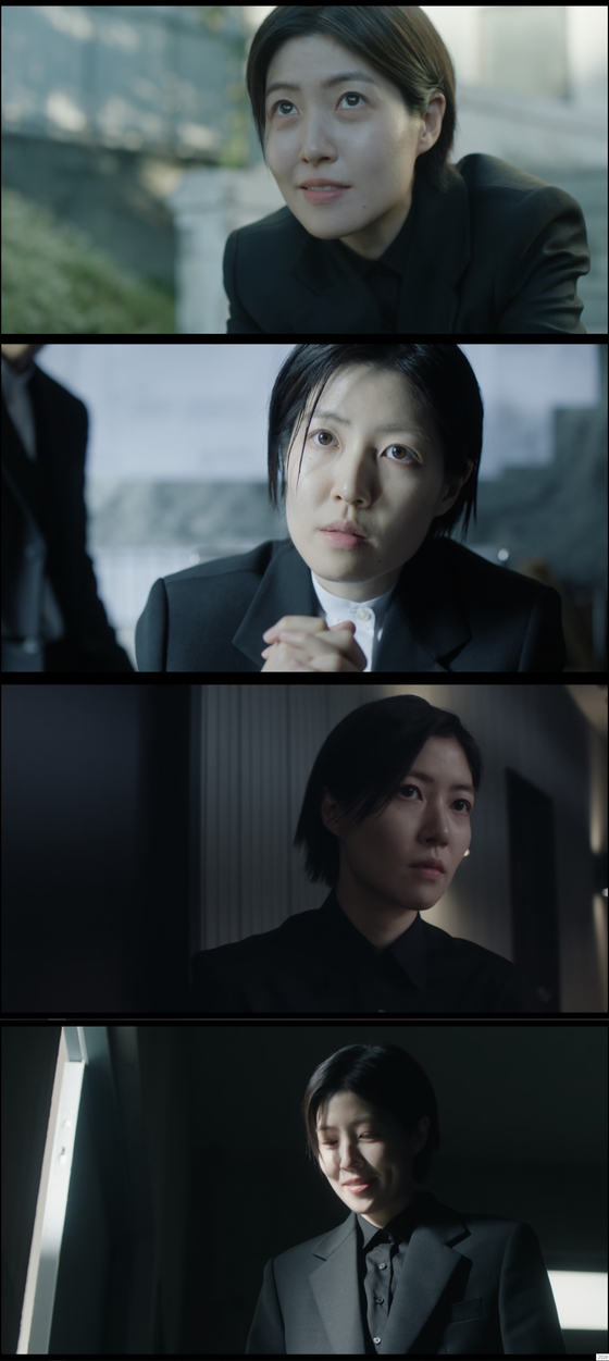 노란 수영복에 섹시한 몸매 어필하는 존예 처자