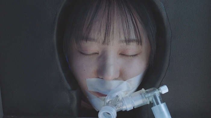 노란 수영복에 섹시한 몸매 어필하는 존예 처자