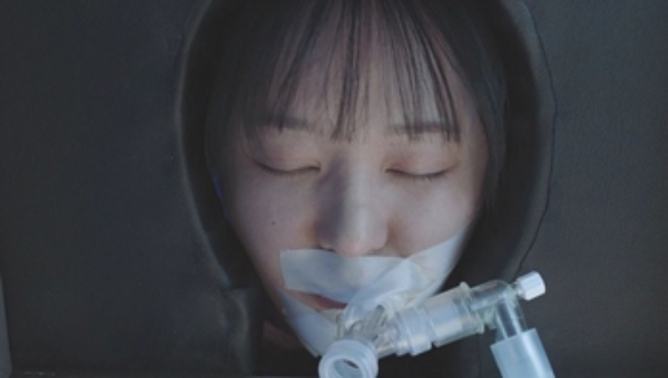 노란 수영복에 섹시한 몸매 어필하는 존예 처자