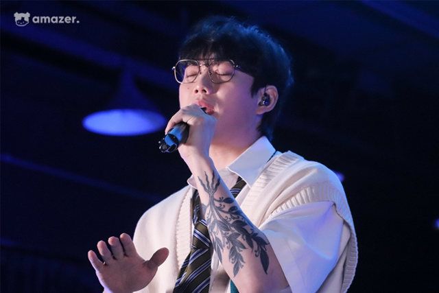 노란 수영복에 섹시한 몸매 어필하는 존예 처자