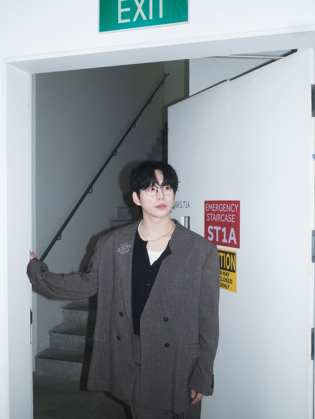 노란 수영복에 섹시한 몸매 어필하는 존예 처자