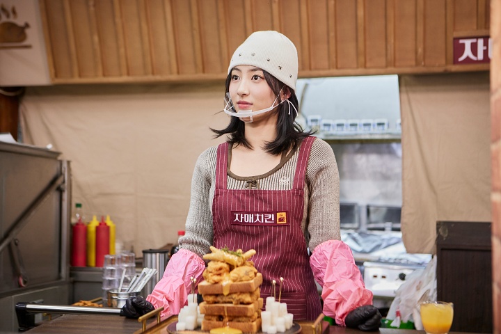 노란 수영복에 섹시한 몸매 어필하는 존예 처자