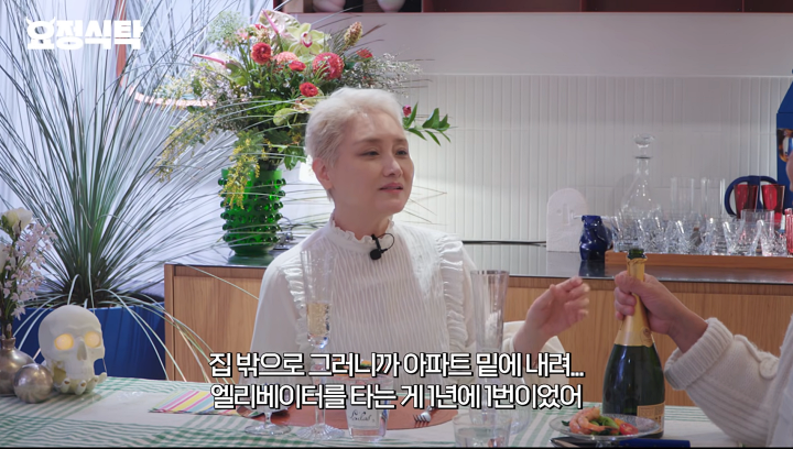 노란 수영복에 섹시한 몸매 어필하는 존예 처자