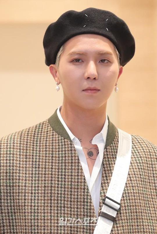 노란 수영복에 섹시한 몸매 어필하는 존예 처자