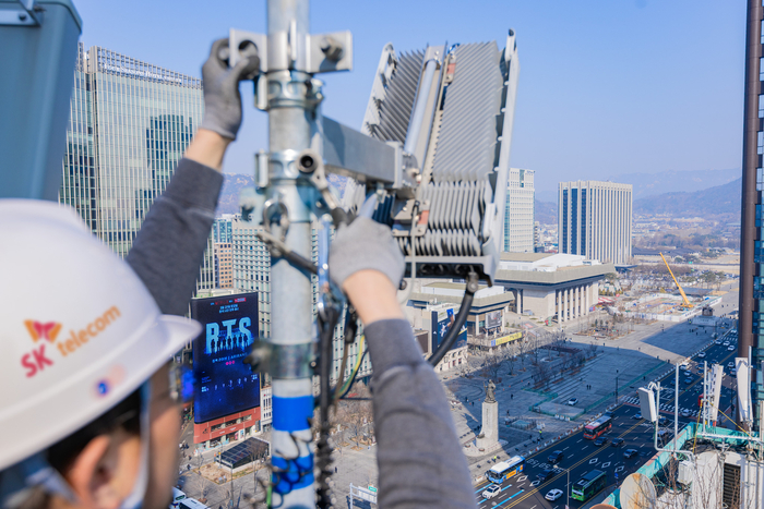 노란 수영복에 섹시한 몸매 어필하는 존예 처자