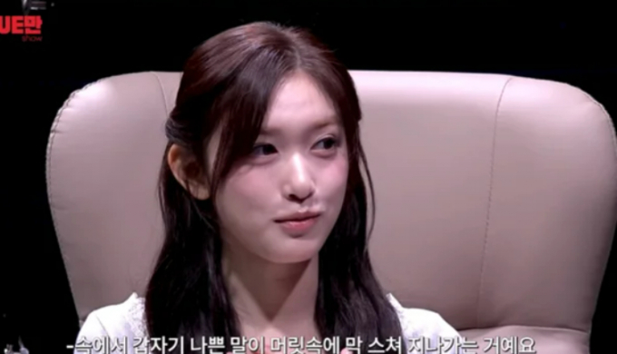 노란 수영복에 섹시한 몸매 어필하는 존예 처자