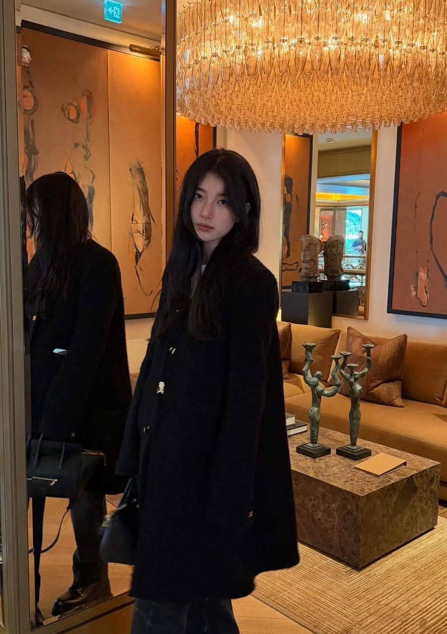 노란 수영복에 섹시한 몸매 어필하는 존예 처자