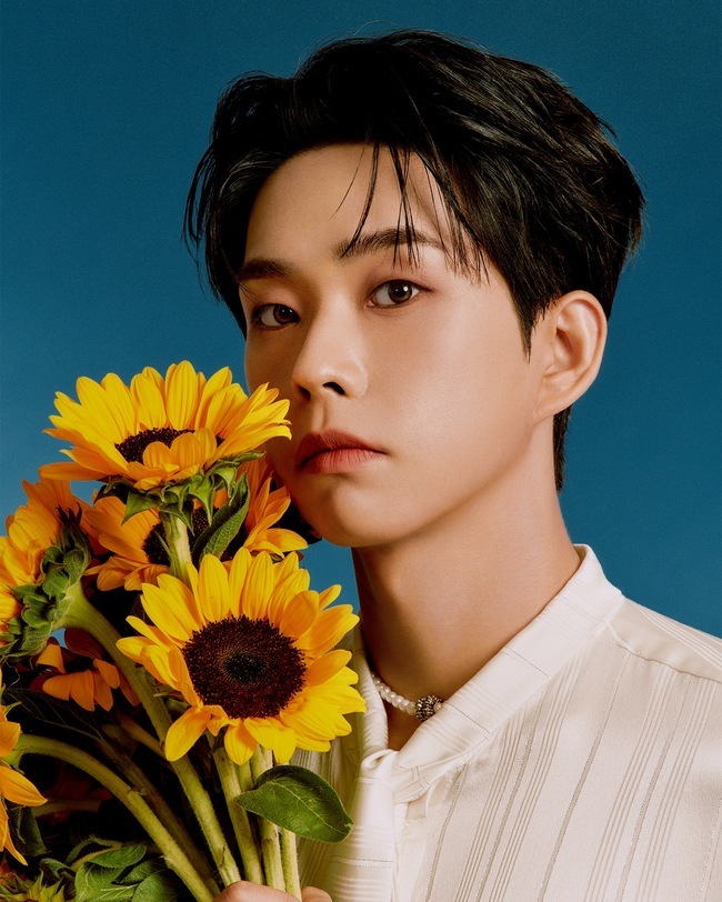 노란 수영복에 섹시한 몸매 어필하는 존예 처자