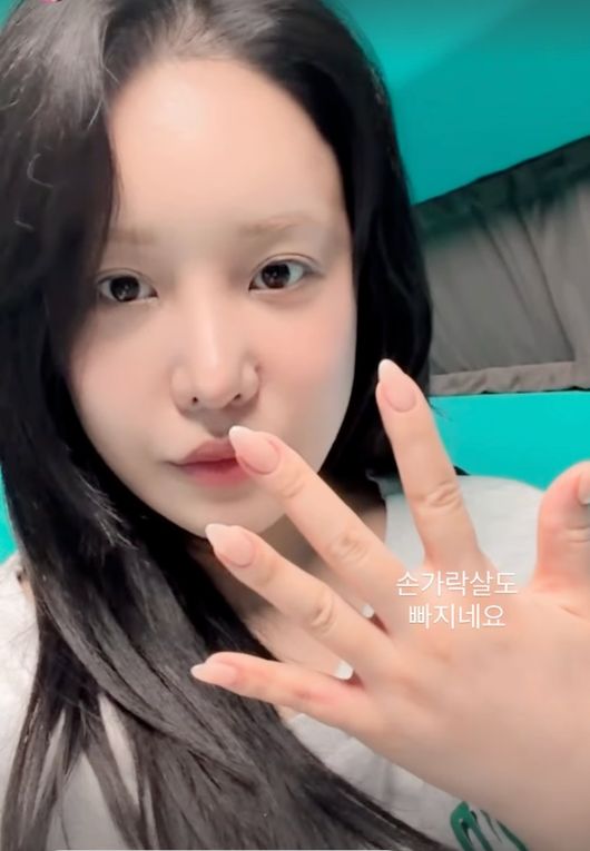 노란 수영복에 섹시한 몸매 어필하는 존예 처자