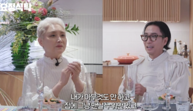 노란 수영복에 섹시한 몸매 어필하는 존예 처자