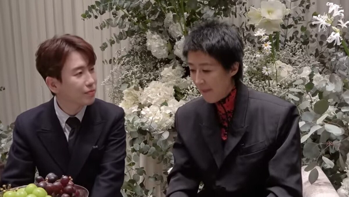 노란 수영복에 섹시한 몸매 어필하는 존예 처자