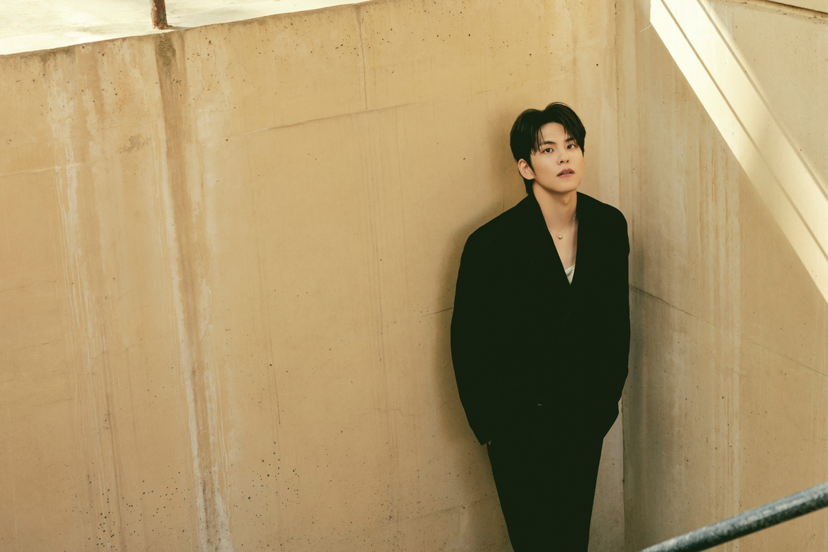 노란 수영복에 섹시한 몸매 어필하는 존예 처자