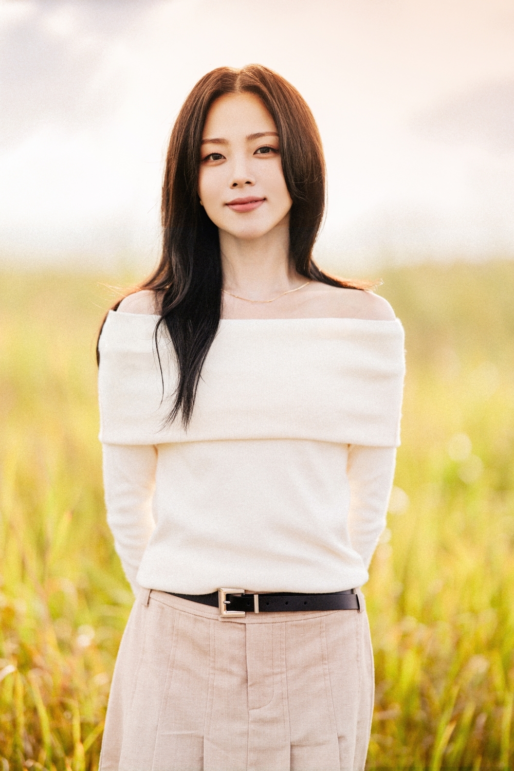 노란 수영복에 섹시한 몸매 어필하는 존예 처자