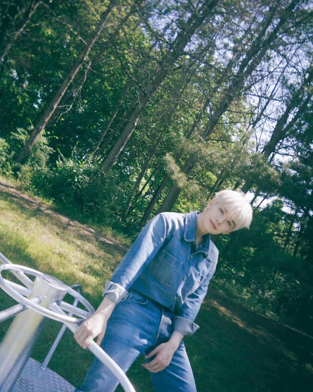 노란 수영복에 섹시한 몸매 어필하는 존예 처자