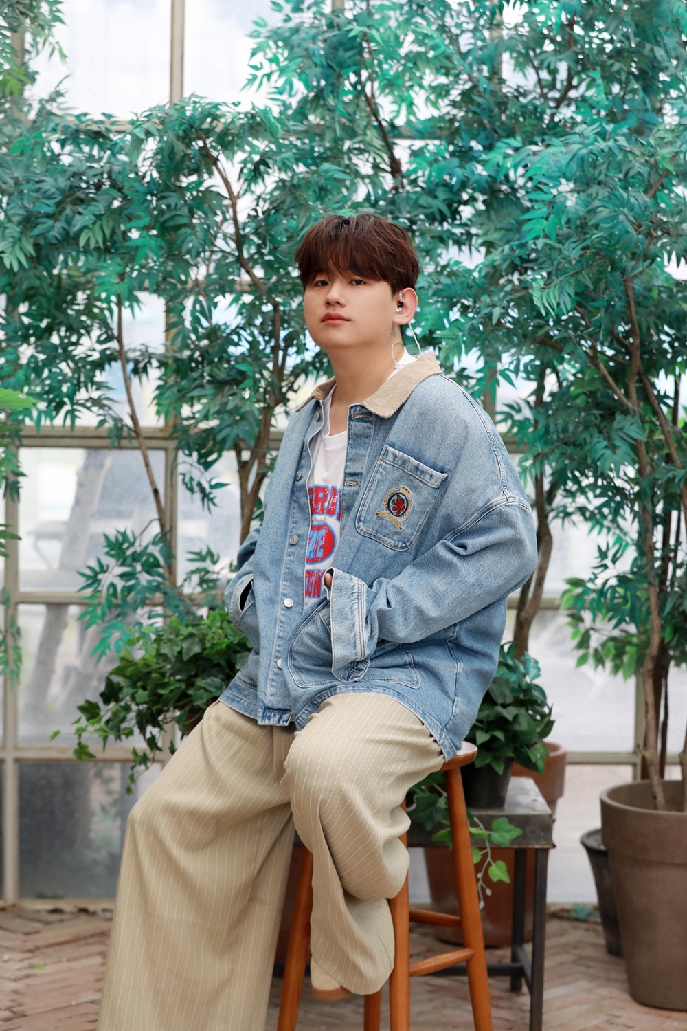 노란 수영복에 섹시한 몸매 어필하는 존예 처자