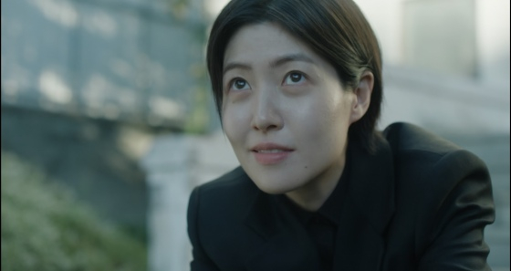 노란 수영복에 섹시한 몸매 어필하는 존예 처자