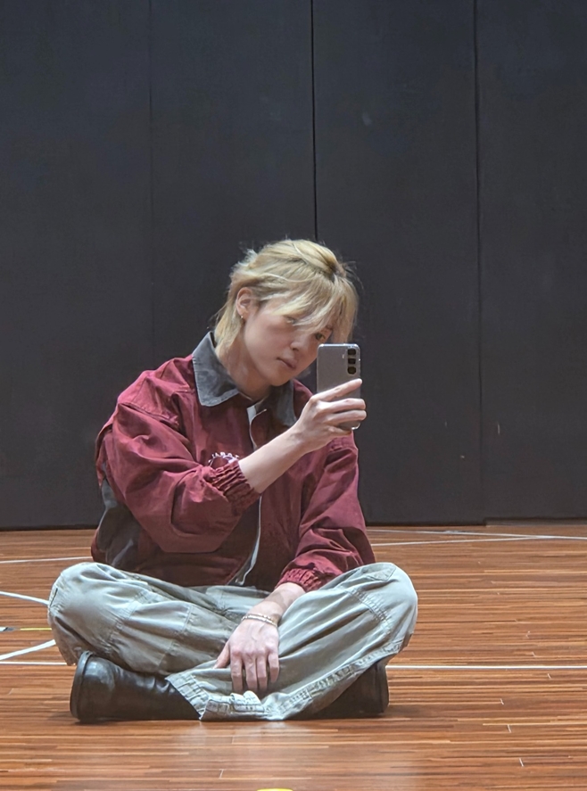 노란 수영복에 섹시한 몸매 어필하는 존예 처자